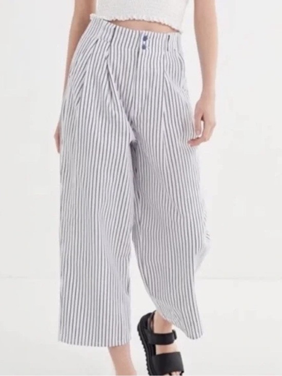 Urban Outfitters Pants - Urban Outfitters Striped Pleated Cropped Pants | Size 2